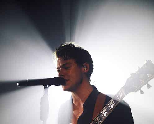 1Dハリー・スタイルズ、“超小規模”初ソロライブ開催で世界中のファン興奮<ライブレポ/セットリスト>