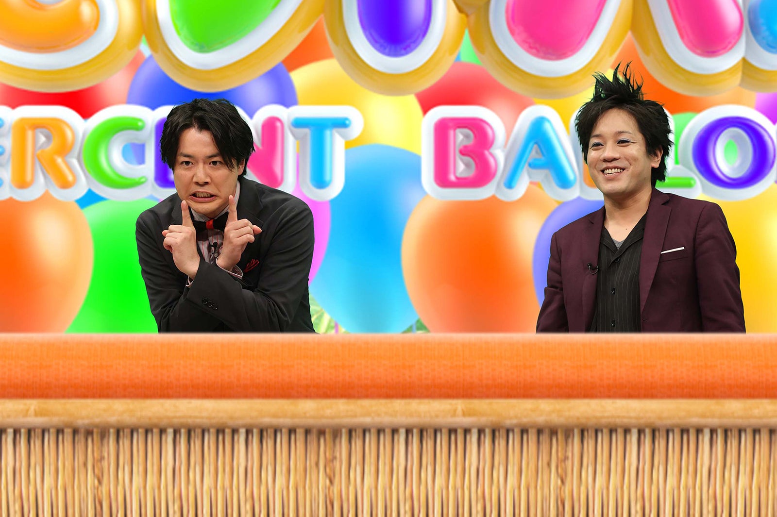 左から：シュウペイ、松陰寺太勇（C）フジテレビ