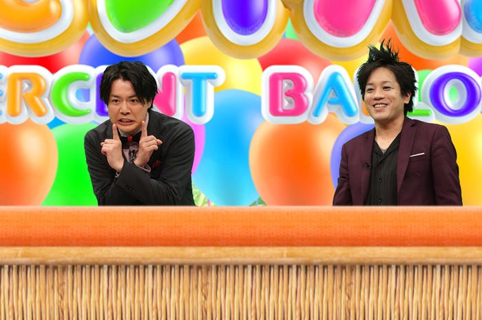 左から:シュウペイ、松陰寺太勇(C)フジテレビ