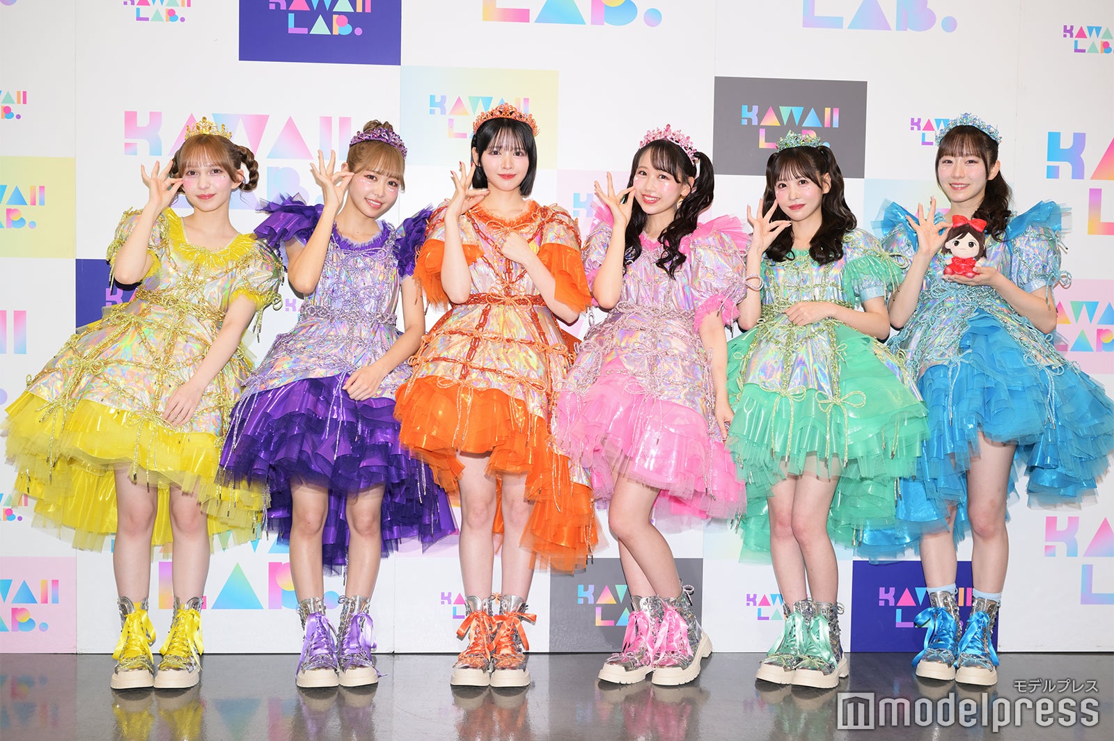 FRUITS ZIPPER／早瀬ノエル、仲川瑠夏、鎮西寿々歌、松本かれん、櫻井優衣、真中まな※月足天音は欠席（C）モデルプレス