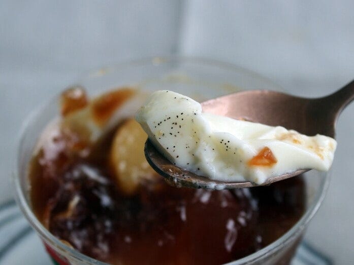 パンナコッタにはバニラシードも入っていて、ふくよかな香りが広がります