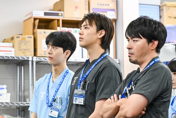 キム・ムジュン、竹内涼真、内村遥「ブラックペアン シーズン2」第6話より(C)TBS