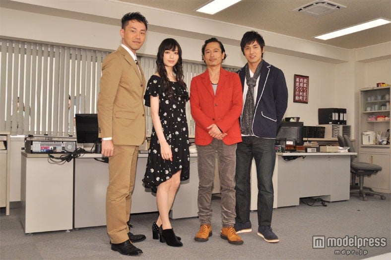 （左から）脚本家・西田征史氏、栗山千明、三上博史、高橋光臣