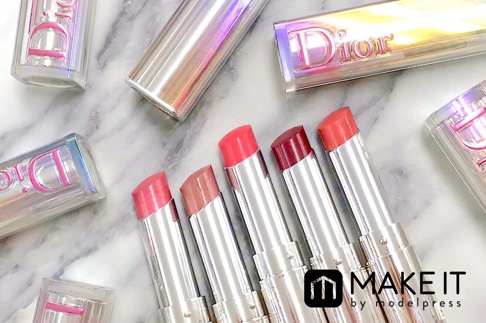 ピンクを基調とした24色展開 (C)メイクイット