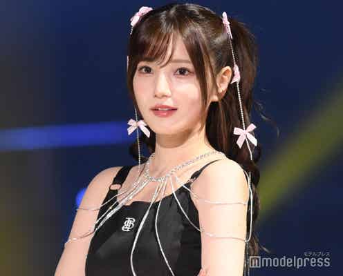 美人YouTuber、黒猫風コーデで堂々美脚披露「小悪魔感あって可愛い」「破壊力すごい」と話題