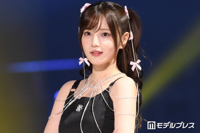 登録者数140万超美人YouTuber、美脚際立つミニワンピ姿の街中ショット公開「スタイル抜群」「色白で透明感レベチ」の声