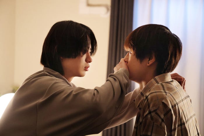 豊田裕大、奥野壮「コスメティック・プレイラバー」第5話(C)楢島さち・libre/NBCユニバーサル・エンターテイメントジャパン