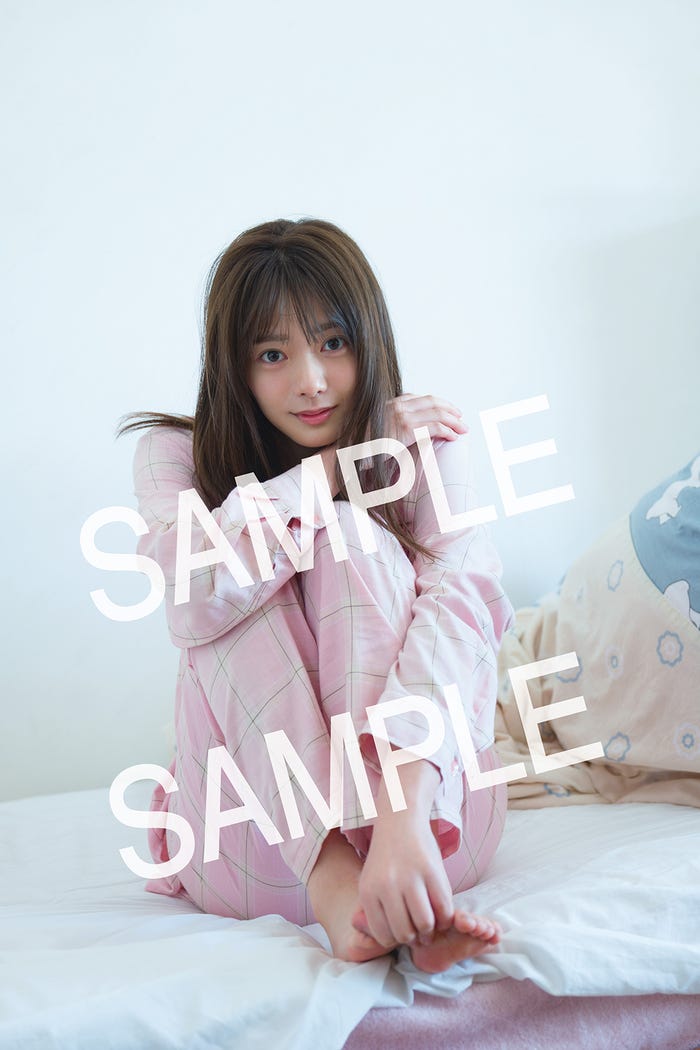 田村保乃1st写真集「一歩目」封入特典ポストカード/撮影:Takeo Dec.(画像提供:小学館)