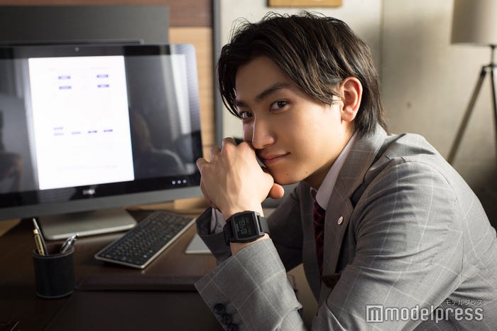 部長の部屋で天下取りを目論むマロくん