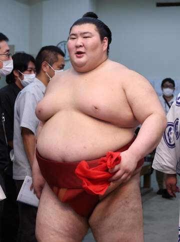 大相撲 熱海富士の出勤姿が「かわちぃ」「あたみんの帯はいろんな着物に似合いそう」和傘にも風情が 大関昇進の基準まであと4勝＆V争いへ「全部勝つ」