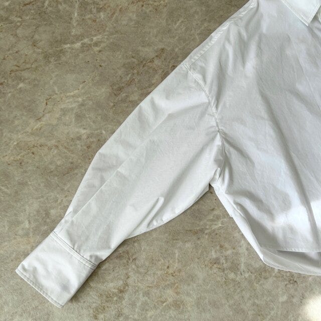 PLSTタイプライタークロップドシャツ PLSTタイプライタークロップドシャツのボリュームスリーブ部分