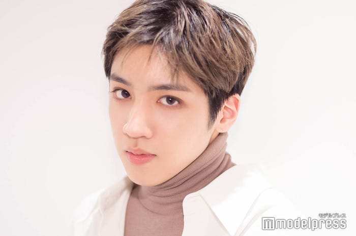 ウソク (C)モデルプレス