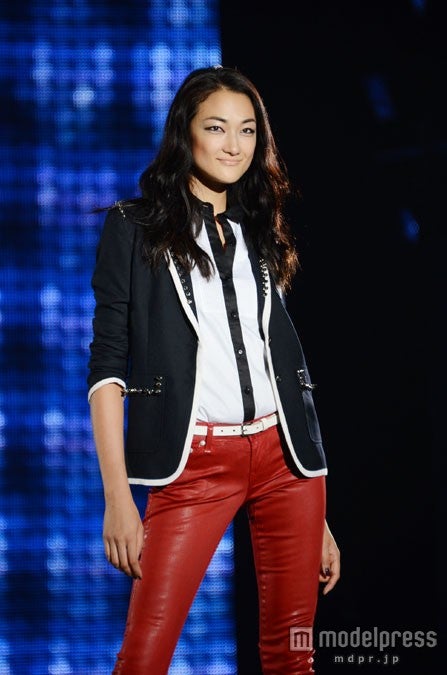 ＜速報＞冨永愛、美長脚で上級コーデを披露「東京ランウェイ2012 A/W」開幕
