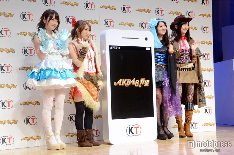 左から：川栄李奈、高橋みなみ、大島優子、島崎遥香