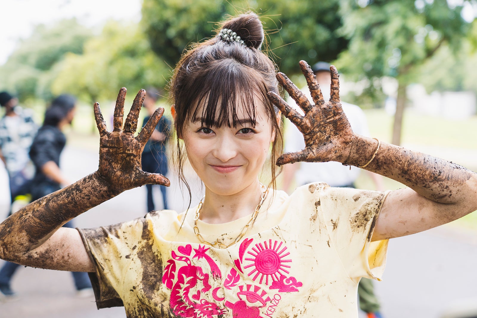 福原遥、主演ドラマの撮影開始 初日から泥まみれ＜アンラッキー