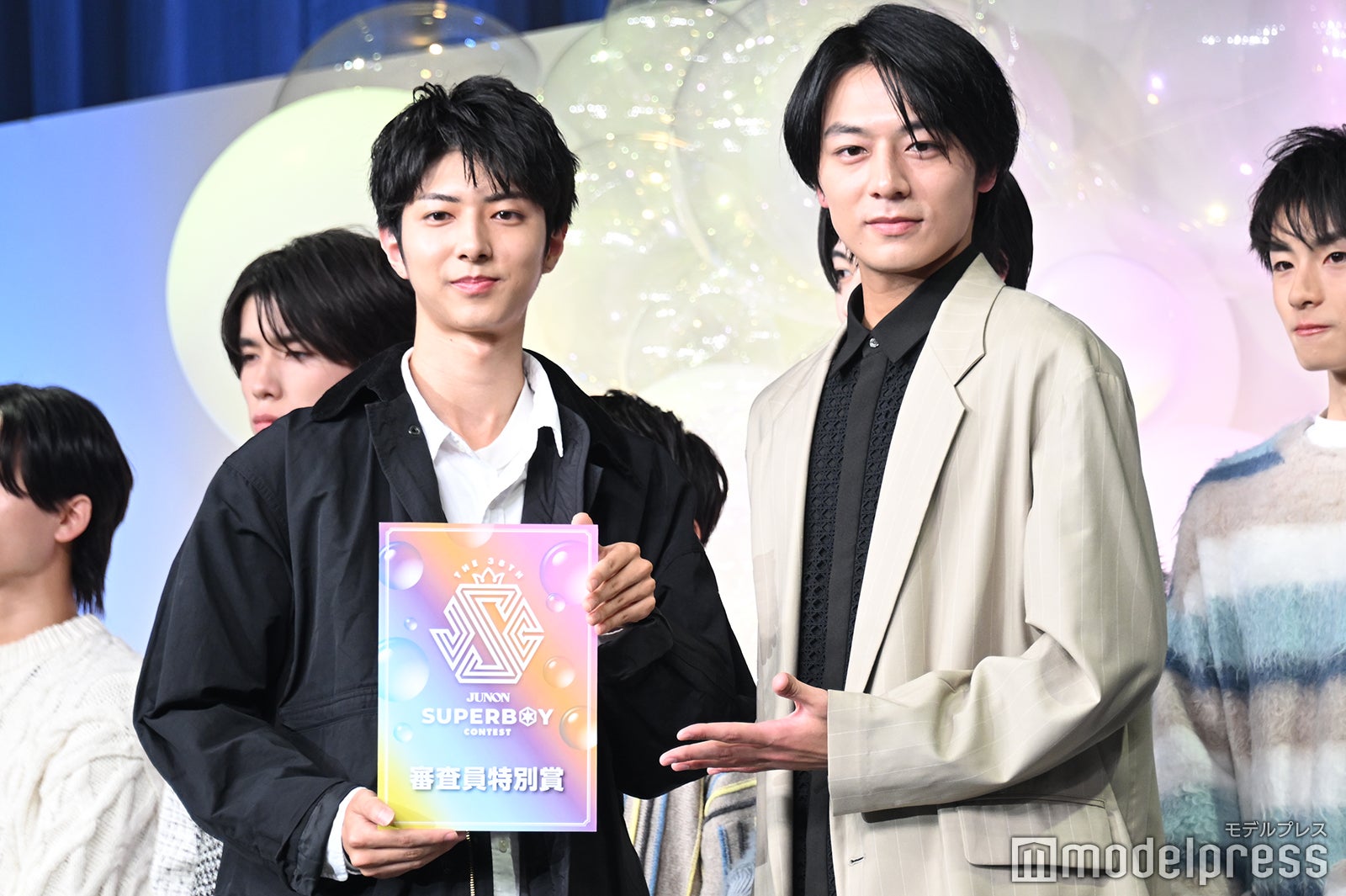 審査員特別賞を受賞した福永顕司さん、齋藤璃佑（C）モデルプレス