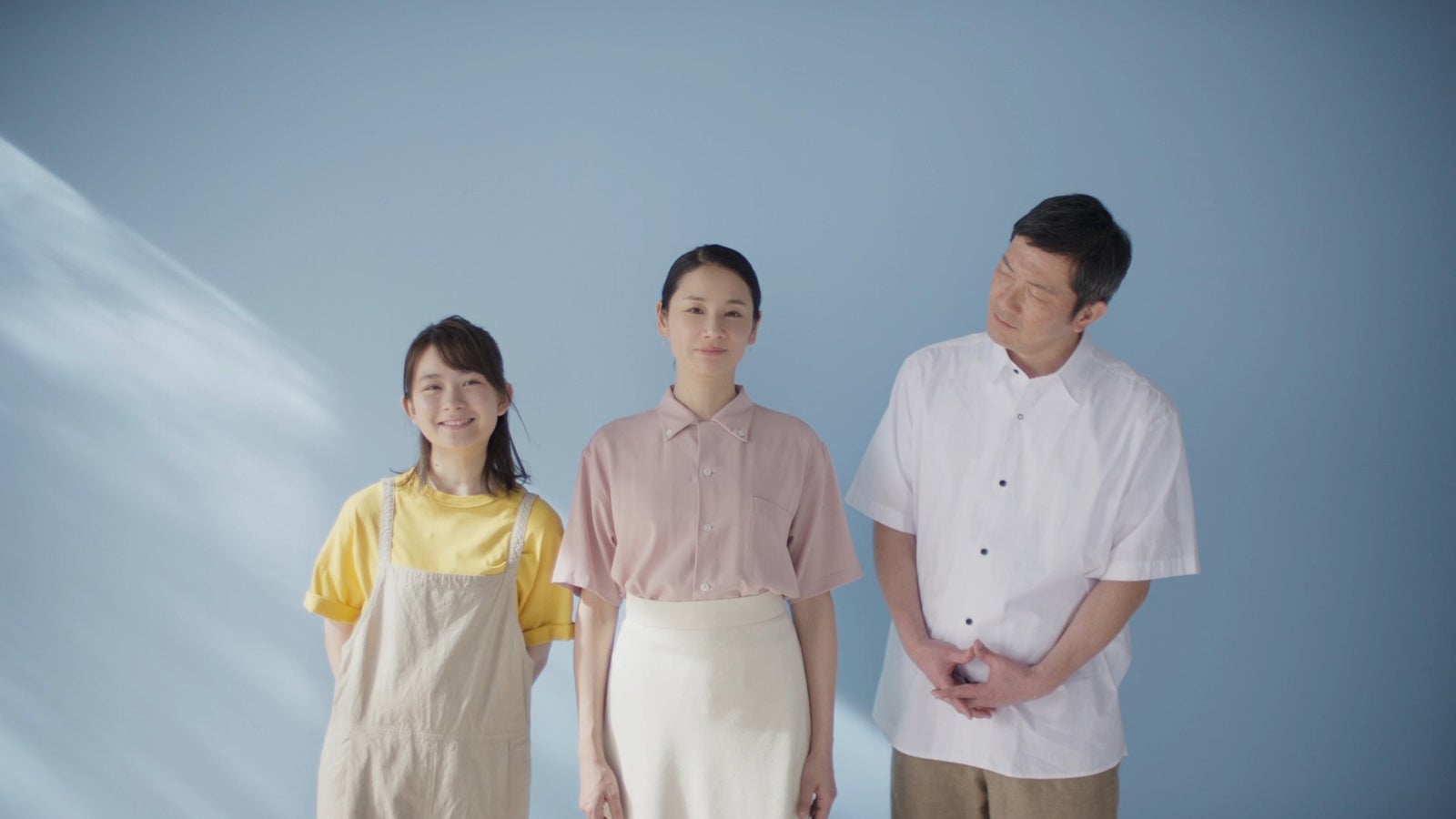 （中央）吉田羊（提供写真）