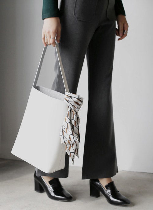 3TYPEパターンロングスカーフ・全5色「DHOLIC」2,332円（税込）／画像提供：DHOLIC