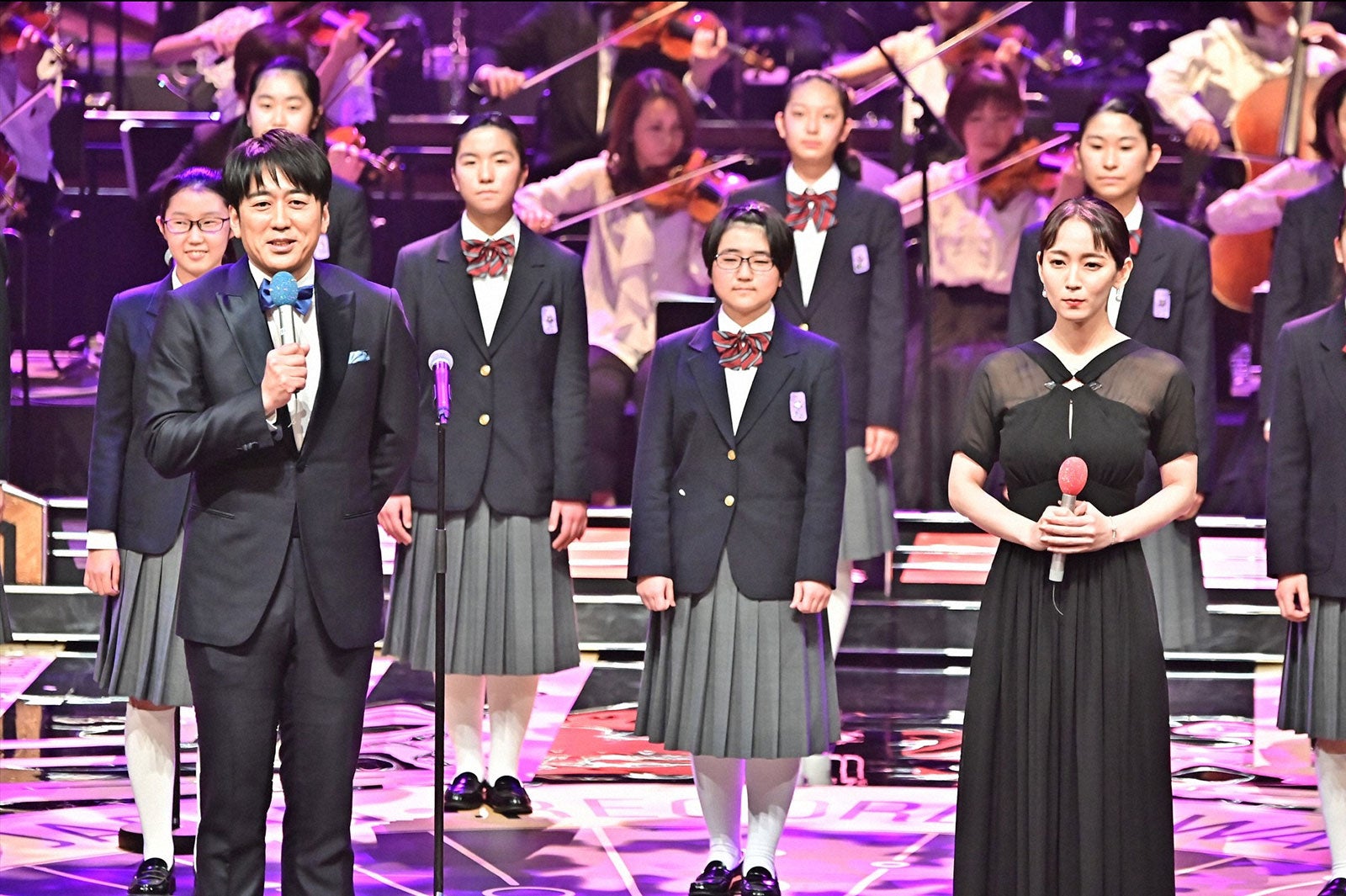 安住紳一郎アナウンサー、吉岡里帆（C）TBS