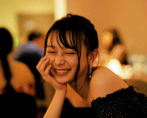 乃木坂46鈴木絢音、ほろ酔いカット公開<1st写真集「光の角度」先行カット>