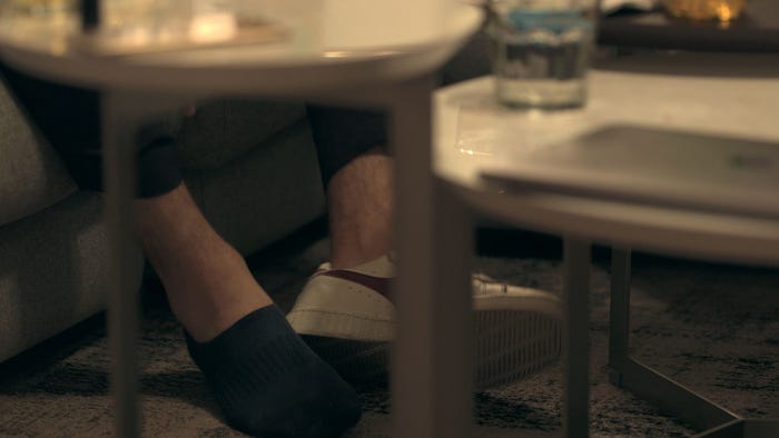 靴のままあがってしまったジュゼッペ「TERRACE HOUSE TOKYO 2019-2020」15th WEEK(C)フジテレビ/イースト・エンタテインメント