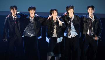 日韓5人組グループAmbiO 初ショーケースライブにファン熱狂！リーダー・テツ「生まれ故郷の日本でできて誇らしい」