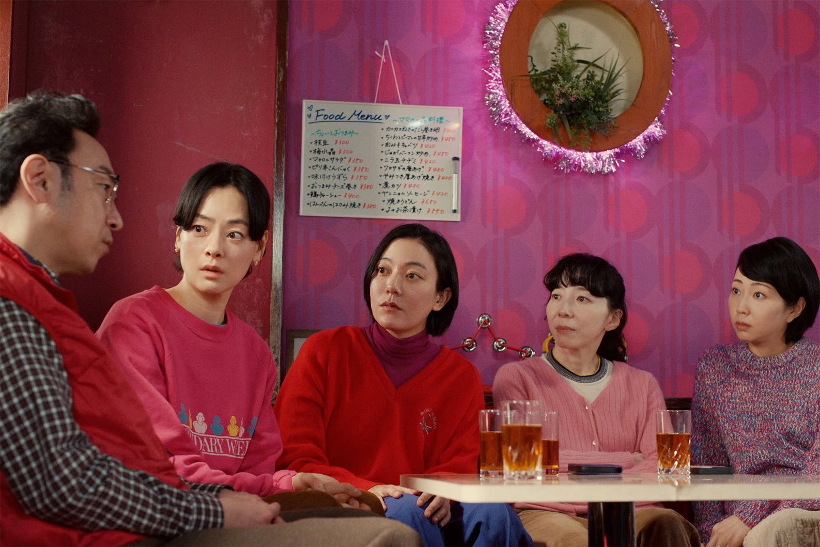 角田晃広、市川実日子、鈴木杏、平岩紙、木南晴夏「ホットスポット最終話（C）日本テレビ