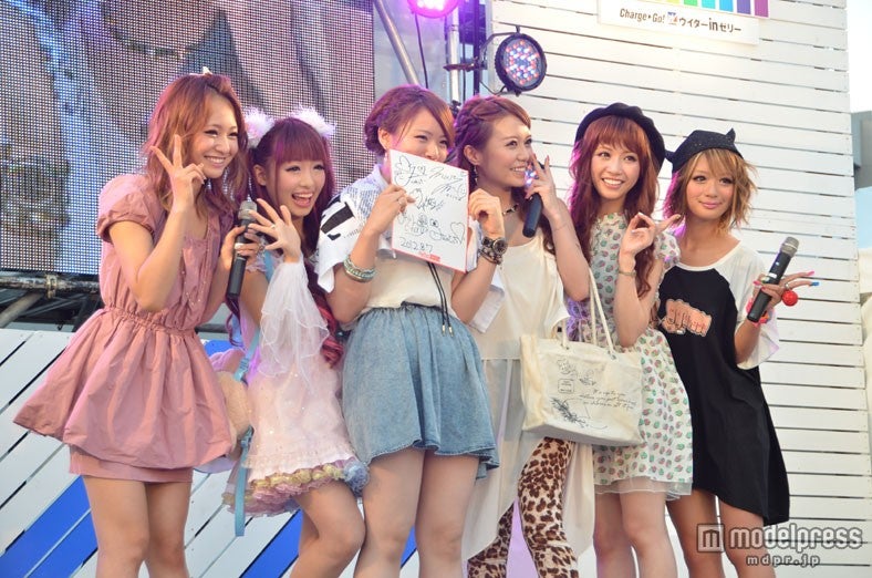 ファンとの記念撮影も実施