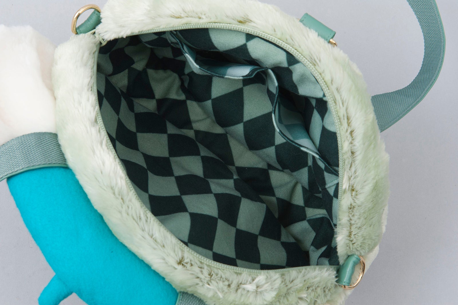 トートバッグ3,900円（C）Disney