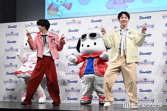 「爆裂愛してる」を披露する曽野舜太、吉田仁人(C)モデルプレス