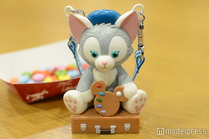 カラフルチョコレート、ミニスナックケース付き¥920(C)モデルプレス