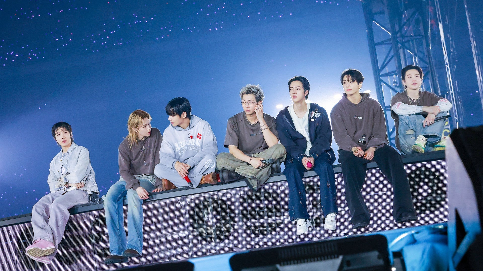 【BTS】7年ぶり東京ドームで大熱狂！RMが日本のファンに感謝「映画の主人公になった2時間」――〈ARMYと完成させたライブ〉を徹底レポ [画像23枚]