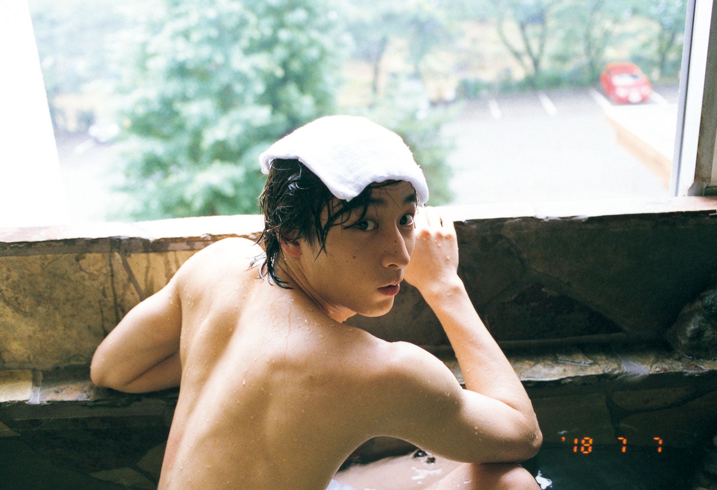 小関裕太セカンド写真集『小関くん』（画像提供：ワニブックス）