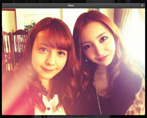 板野友美&トリンドル玲奈、華やか2ショットに「眩しい」の声