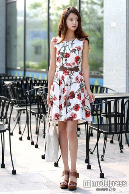 フレッシュなフラワープリント　フレアノースリーブワンピース「OGAGE JAPAN」8,980円（税込）