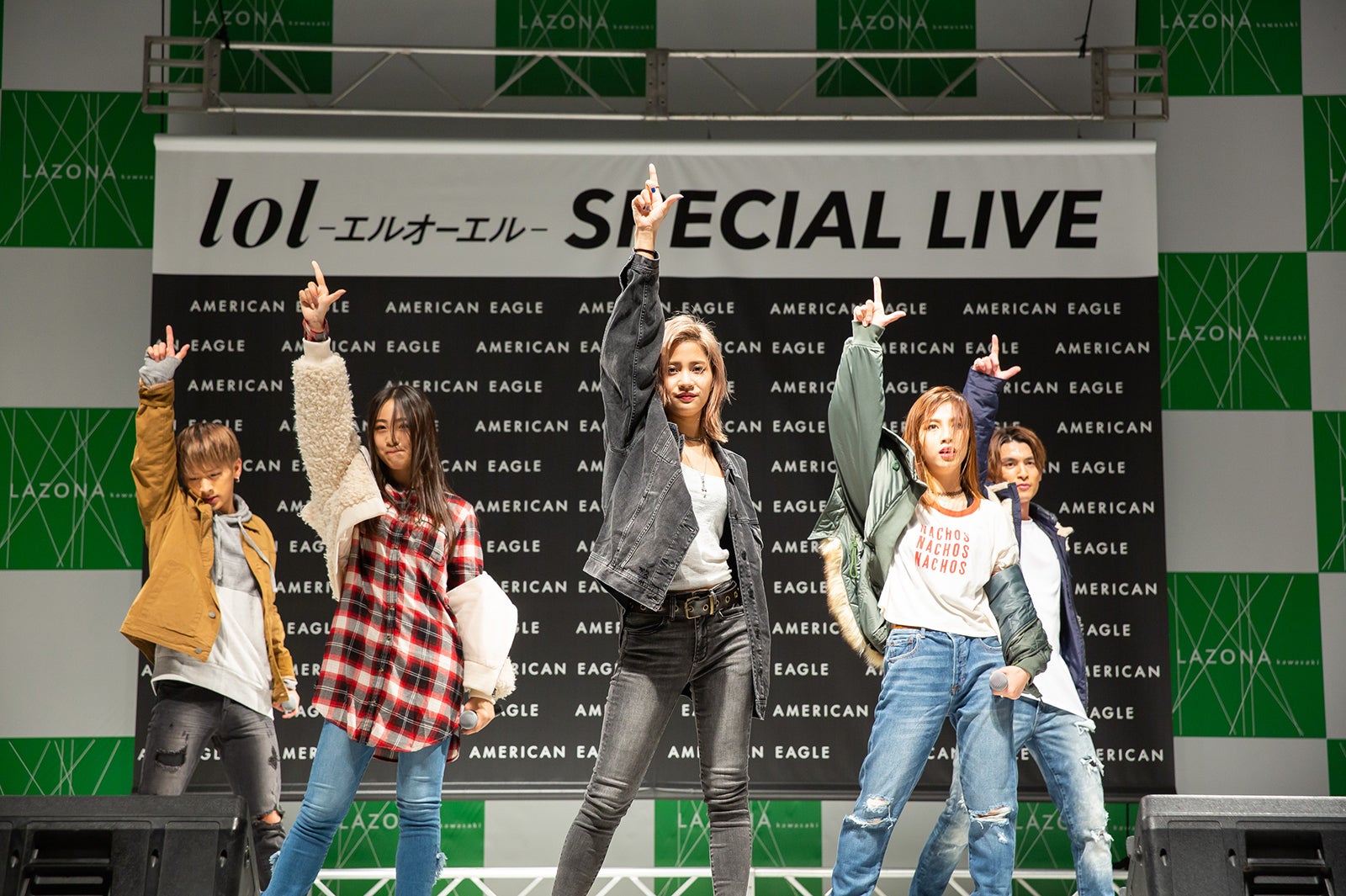 lol、話題のダンスで盛り上げる　ジーンズ姿でパフォーマンス披露