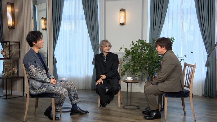 (左から)桐谷健太、中島健人、三木孝浩監督(C)フジテレビ