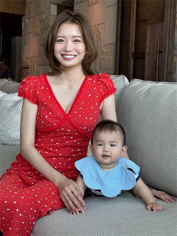 スピードワゴン・井戸田潤の美人妻、0歳次男とおでかけ2ショット「ママにもパパにも似てる！」