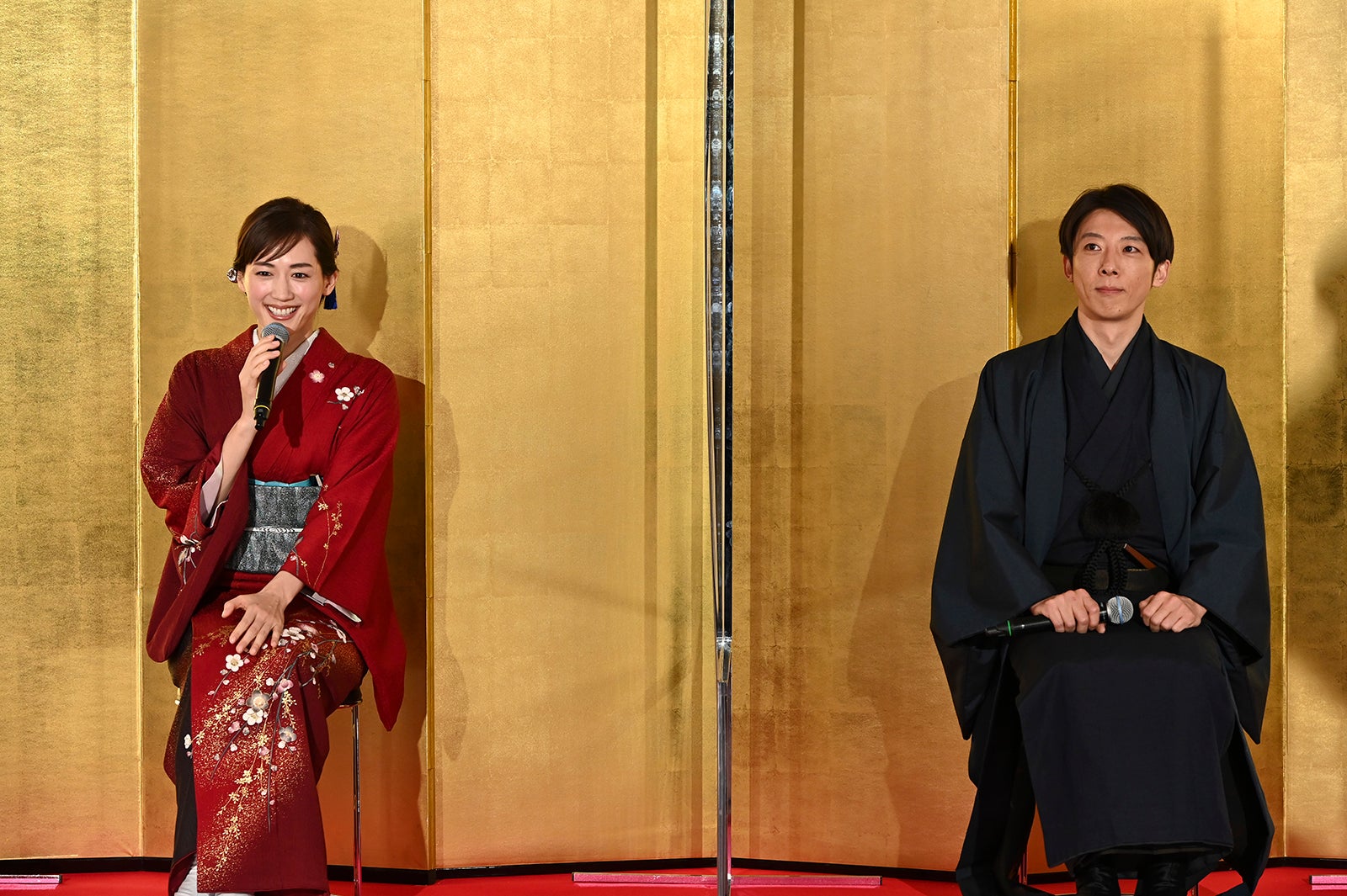 綾瀬はるか、高橋一生（C）TBS