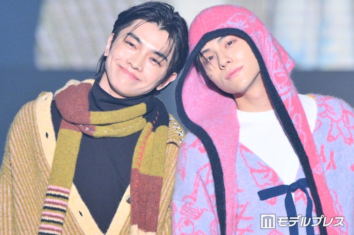 WILD BLUE山下幸輝＆宮武颯、ランウェイにシークレット登場 頭寄せ合い密着【TGCしずおか2025】