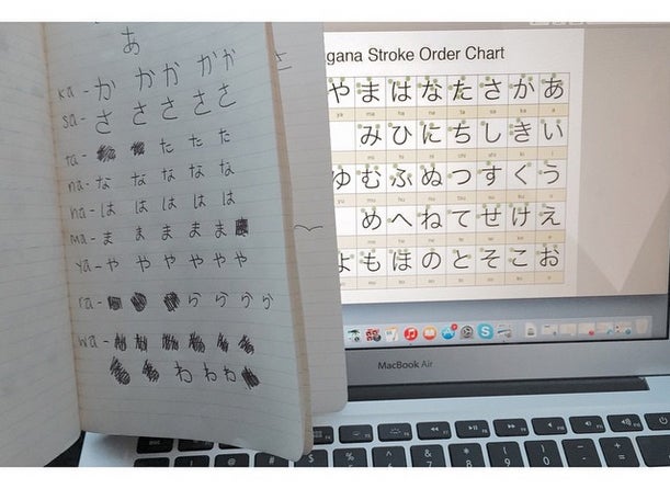 「わ」に苦戦していた頃の練習ノート／Ariana Grande Instagramより