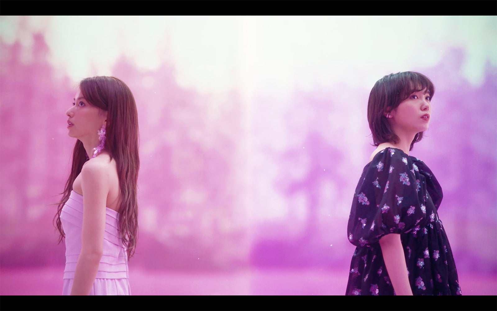 山本舞香、飯豊まりえ「マイメロディ×クロミ」ファッションステージ（C）‘21 SANRIO（C）‘21 SANRIO／SEGATOYS S／D・G S／F・G SP-M S／T・F 著作（株）サンリオ