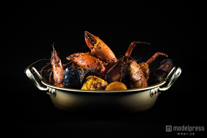 ソースは辛さをマイルド、ホット、エクストラホットから選べる「シーフードコンボバッグ」