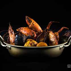 ソースは辛さをマイルド、ホット、エクストラホットから選べる「シーフードコンボバッグ」