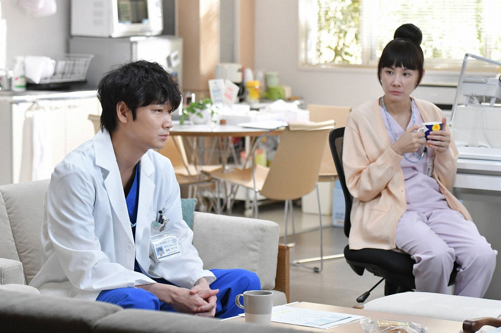 綾野剛、吉田羊／「コウノドリ」第10話より（画像提供：TBS）