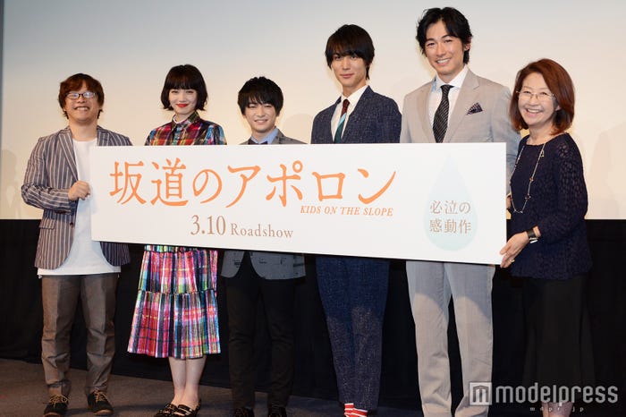 (左から)三木孝浩監督、小松菜奈、知念侑李、中川大志、ディーン・フジオカ、綾戸智恵(C)モデルプレス