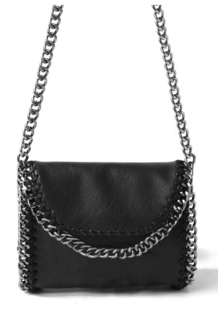 GRL　モノトーンコーデ　今っぽストリート　クール　asuka　イラスト　チェーンフラップショルダーバッグ