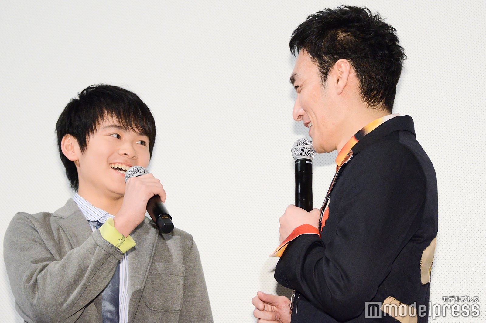 山崎光、草なぎ剛 （C）モデルプレス