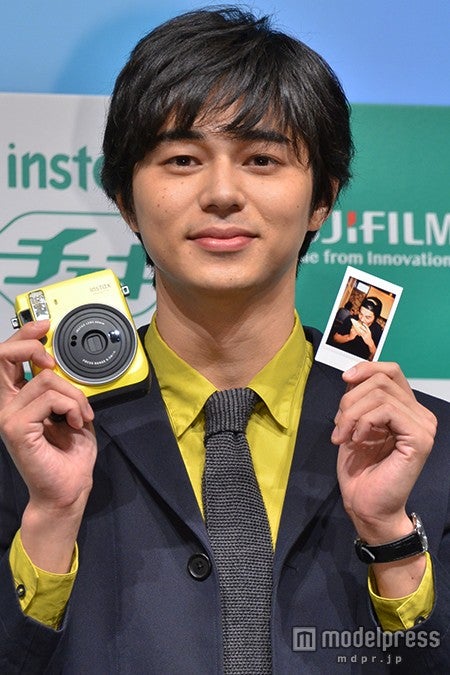 東出昌大、恩人とのプライベートセルフィー公開