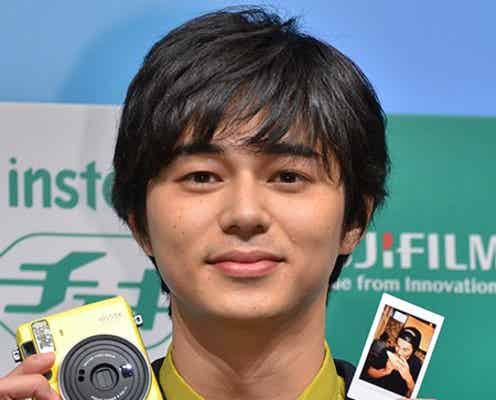 東出昌大、恩人とのプライベートセルフィー公開